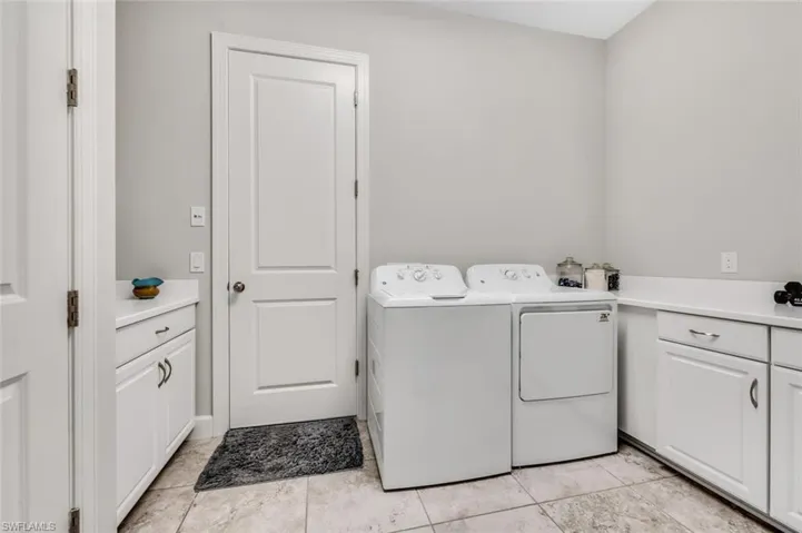 9622  Campanile  CIR, Naples, FL 34114