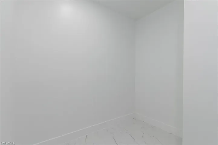 Image quality insufficient for description