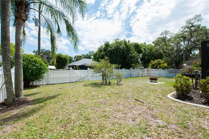 7332 Sean Ln, North Fort Myers, Florida 33917