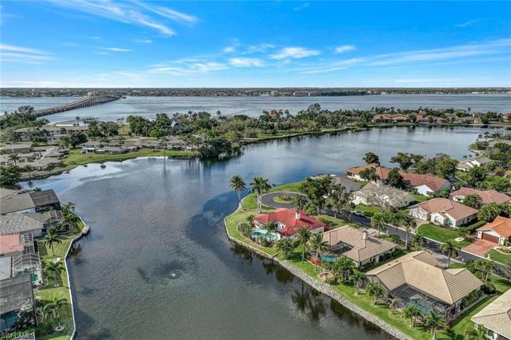 Caloosa Y&R Club offers a 56 slip marina with direct river and gulf access.