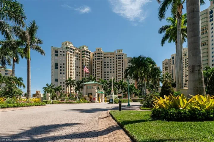 View of apartment building / complex
