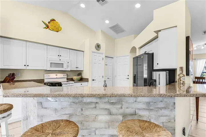 Kitchen with Breakfast Bar