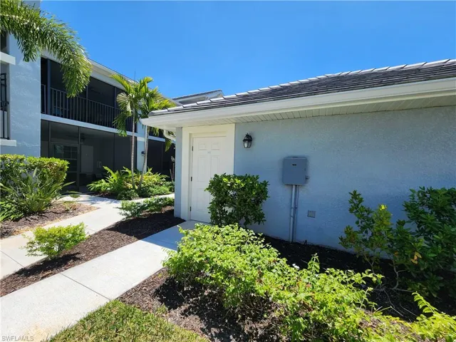 Side door across from lanai for garage