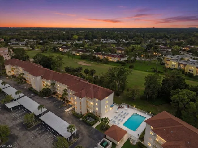 Bird's eye view of a golf club and a pool
