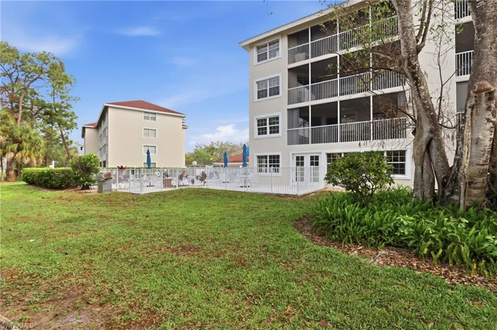 View of apartment building / complex
