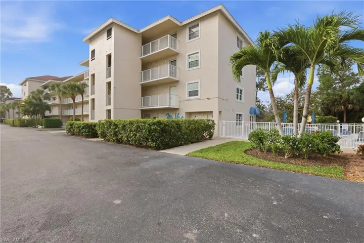 View of apartment building / complex