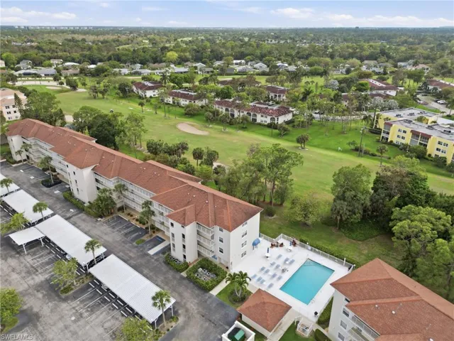 Bird's eye view of a golf course and apartment complex / building
