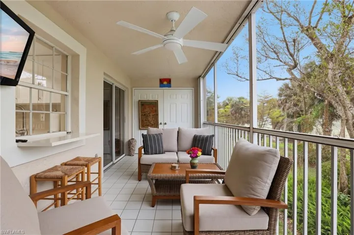 Sunroom featuring an outdoor living space and a ceiling fan