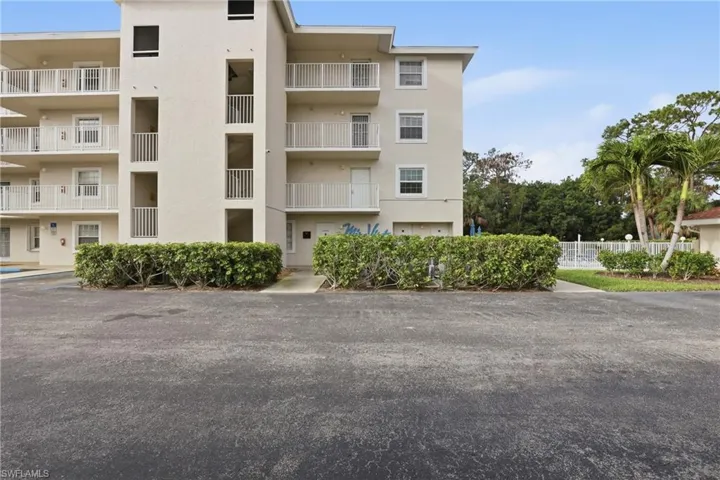 View of apartment building / complex