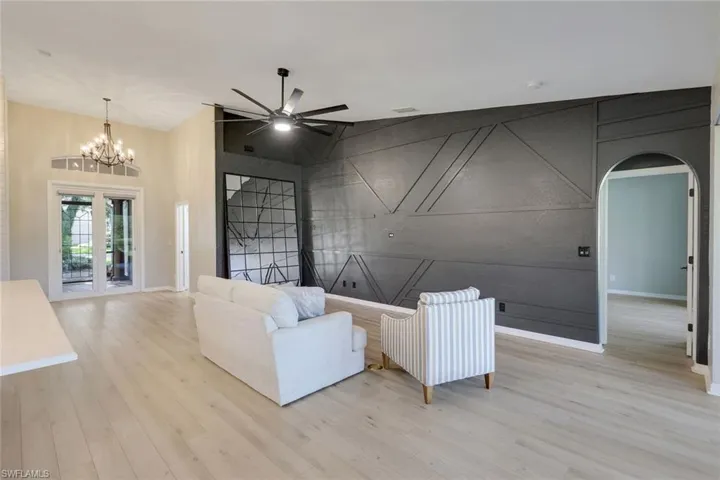 Vaulted ceilings-6' fan