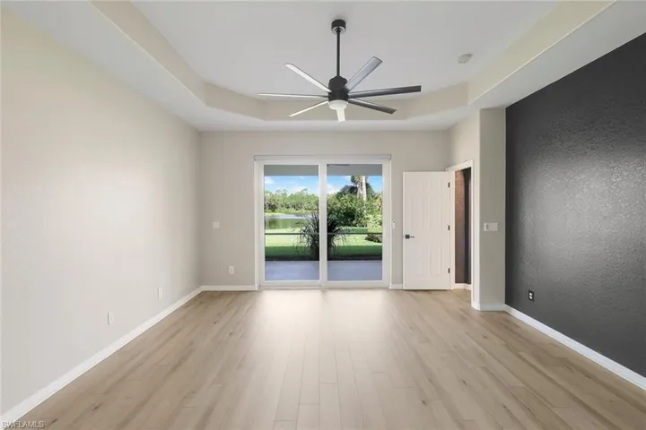 Primary suite-walk out to lanai