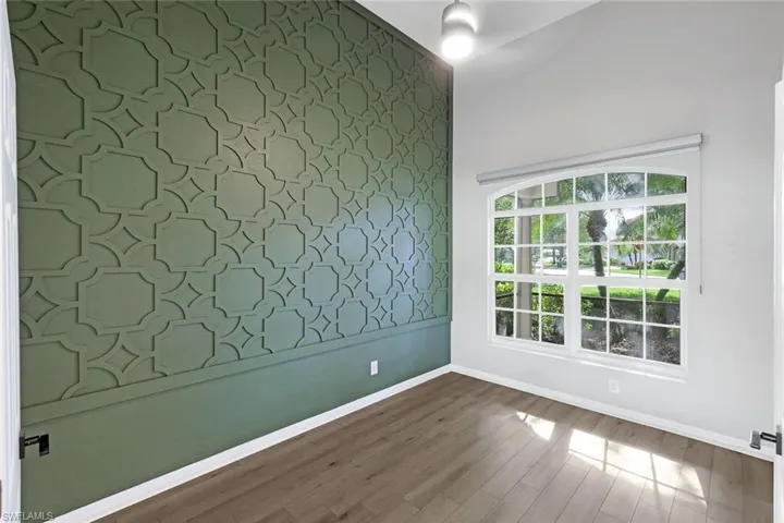 Enjoy working/optional 4th bedroom