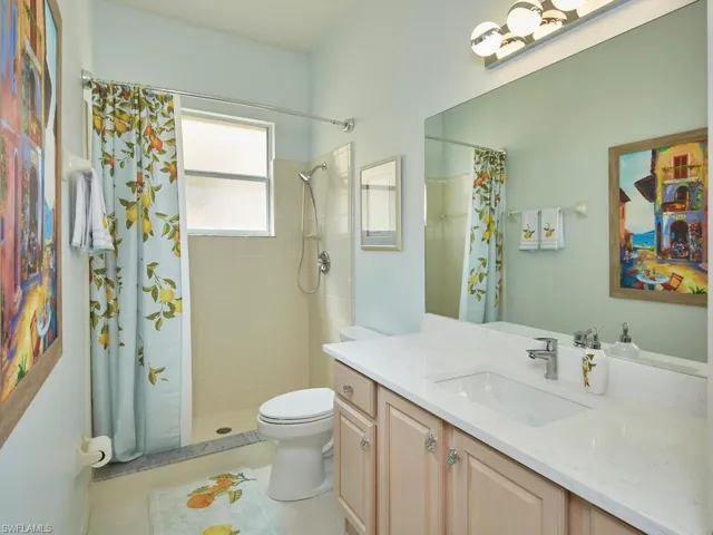 Guest bathroom.