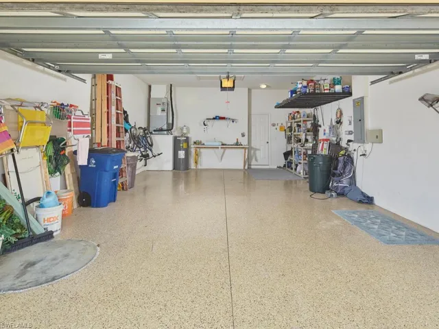 Even the garage is pretty!