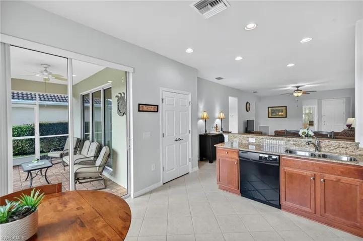 Easy Access To Lanai