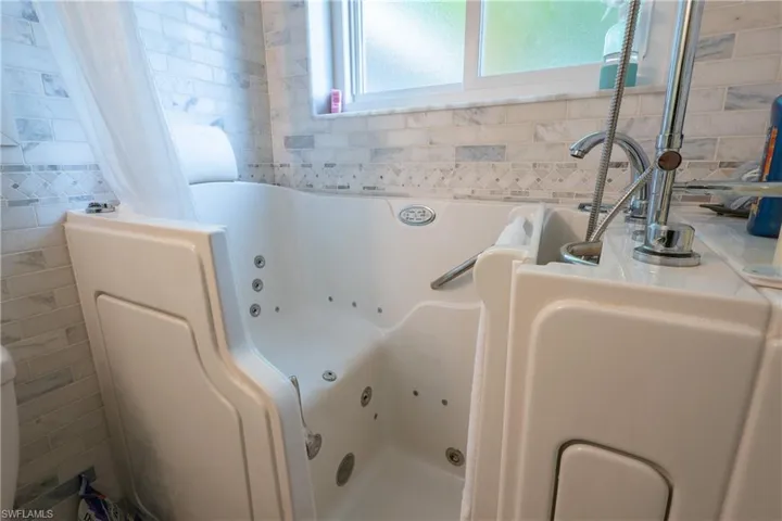 Walk in tub