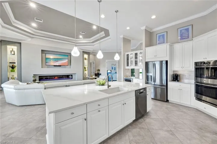 Perfect Holiday Kitchen with room for everyone.