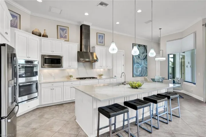 Double Oven Kitchen, plenty of storage under the island
