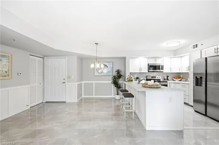 Kitchen / Dining Area