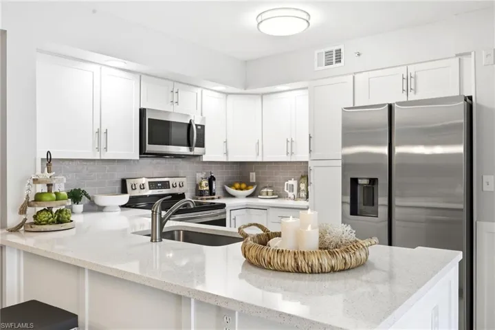1240 Wildwood Lakes Blvd 105, Naples, Florida 34104