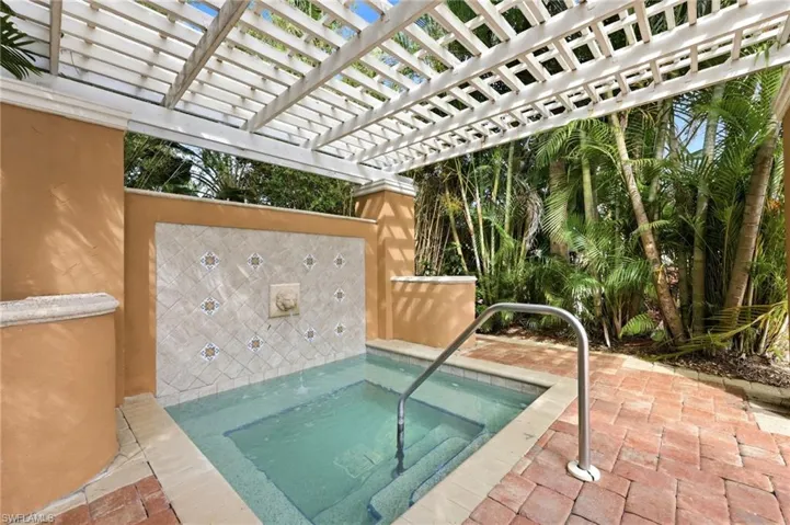 1240 Wildwood Lakes Blvd 105, Naples, Florida 34104