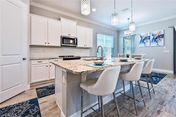 3392  PILOT  CIR, Naples, FL 34120