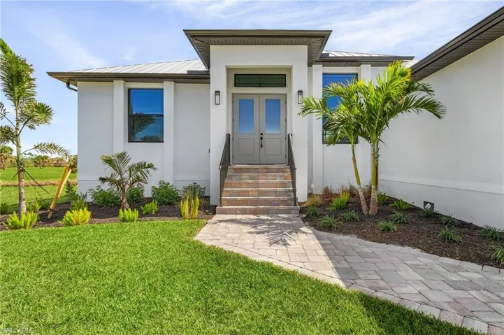 Entrance to property with a yard