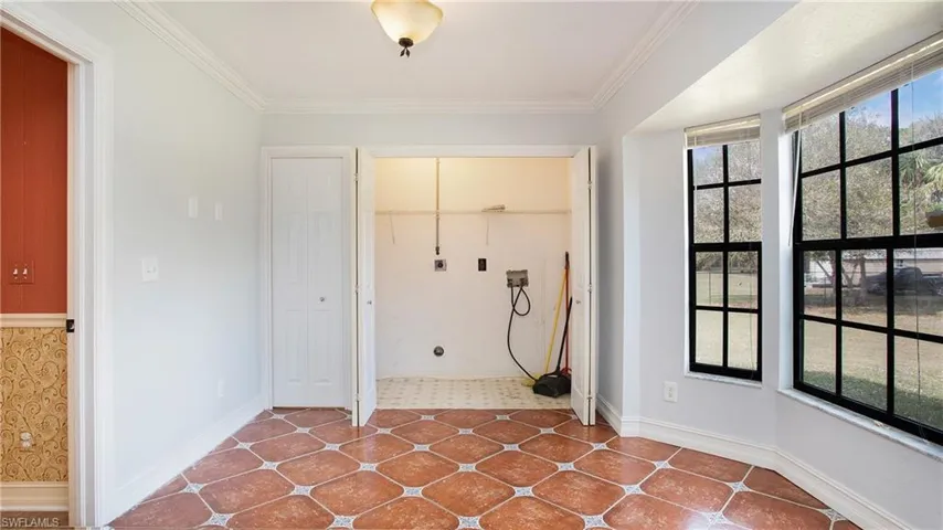 Laundry area featuring crown molding and washer/dryer hookup