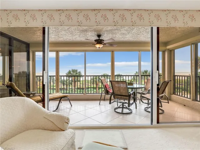 Sunroom featuring ceiling fan