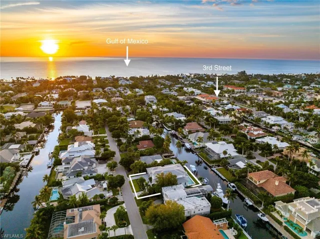 555 17th Ave S, Naples, Florida 34102