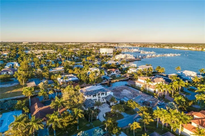 555 17th Ave S, Naples, Florida 34102