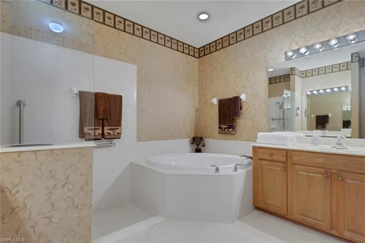 4660 Winged Foot Ct 102, Naples, Florida 34112