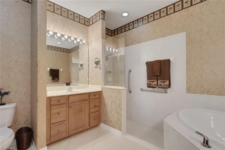 4660 Winged Foot Ct 102, Naples, Florida 34112