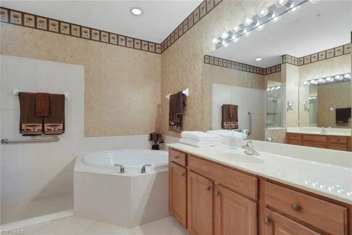 4660 Winged Foot Ct 102, Naples, Florida 34112