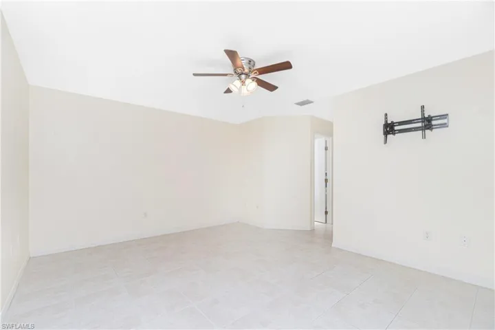 Unfurnished room featuring a ceiling fan and light tile patterned flooring