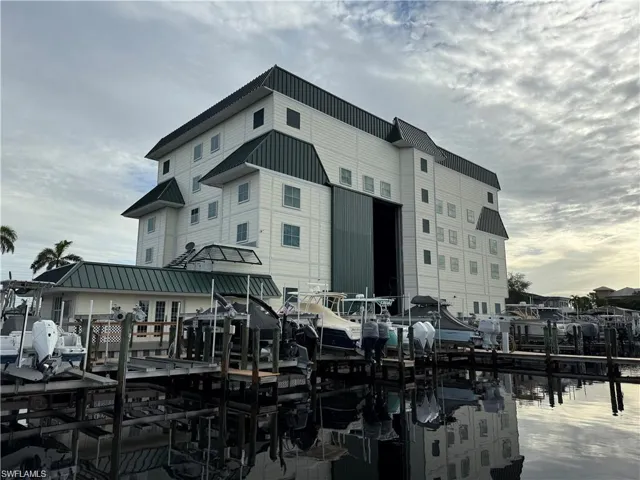 Storage Building and Dockage
