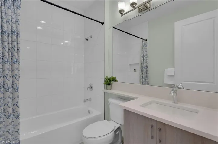 Guest Bathroom 4