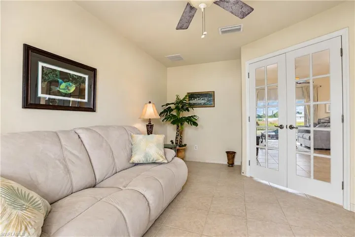 927 28th Ter, Cape Coral, Florida 33914