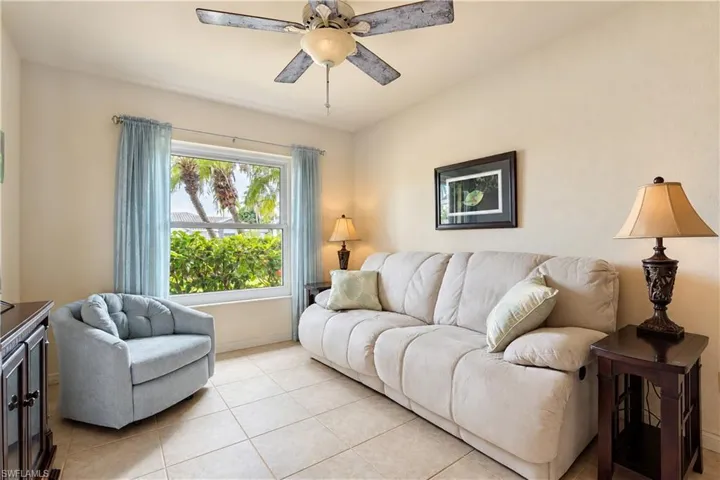 927 28th Ter, Cape Coral, Florida 33914