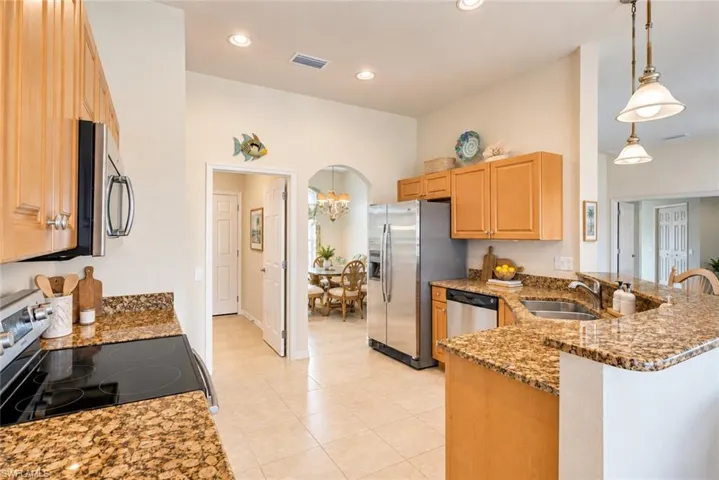 927 28th Ter, Cape Coral, Florida 33914