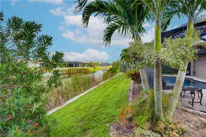 927 28th Ter, Cape Coral, Florida 33914