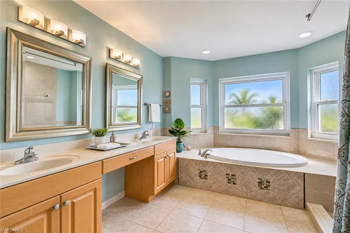 927 28th Ter, Cape Coral, Florida 33914