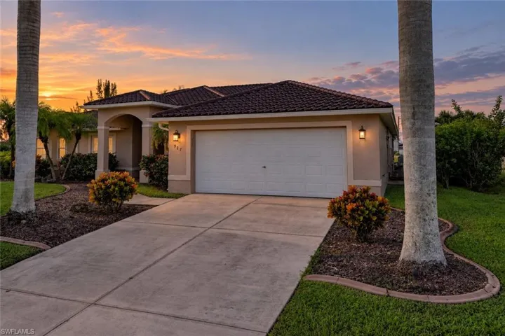 927 28th Ter, Cape Coral, Florida 33914