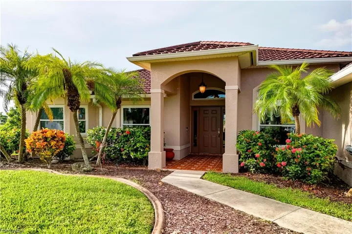 927 28th Ter, Cape Coral, Florida 33914