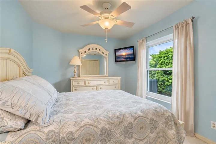 927 28th Ter, Cape Coral, Florida 33914