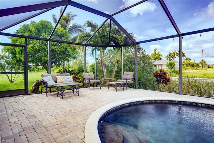 927 28th Ter, Cape Coral, Florida 33914