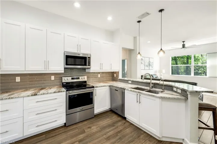 KITCHEN OPENS TO FAMILY ROOM FOR FAMILY GATHERINGS