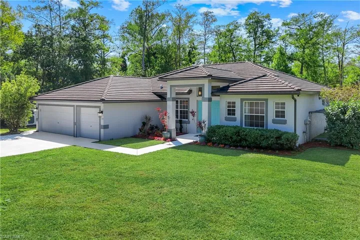 NEW GREY GUTTERS, LARGE 3 CAR GARAGE, MULTIPLE SPACES ON DRIVEWAY, RV PAD FOR RV OR BOAT PARKING