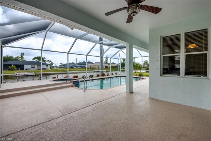Nice sized under truss Lanai for relaxing and enjoying the view !