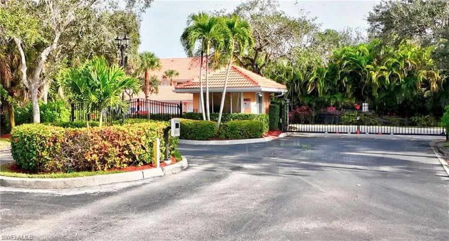 6770  Beach Resort  DR, Naples, FL 34114